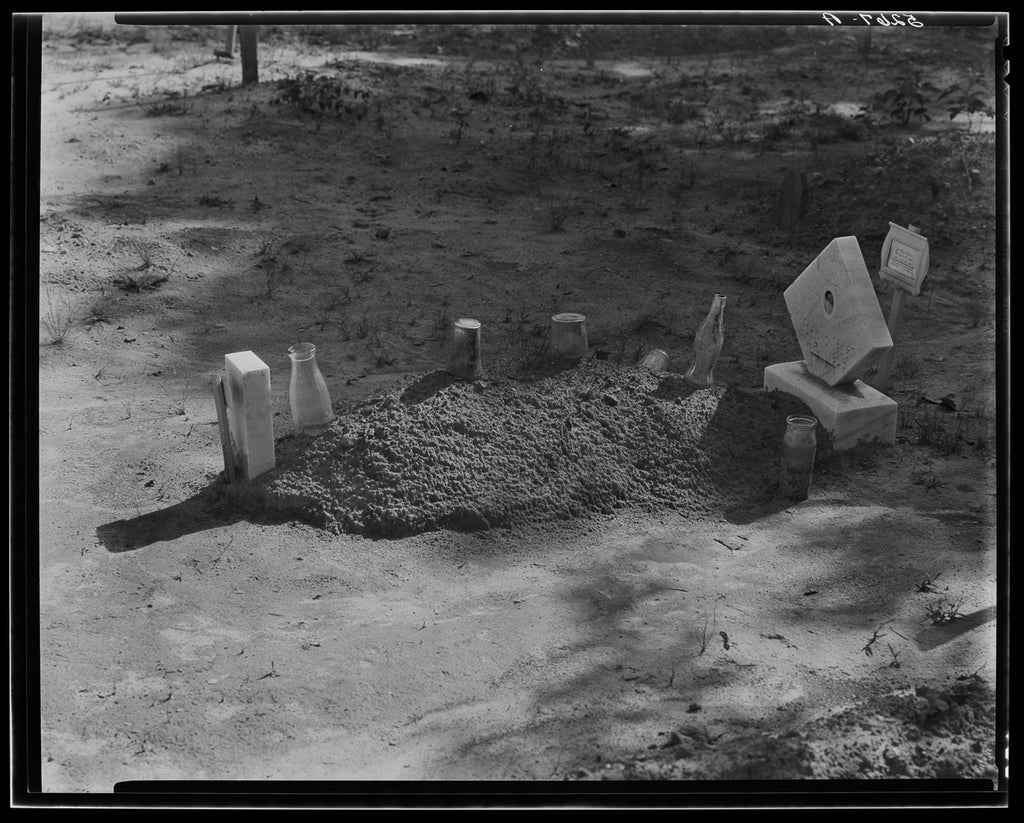 Walker Evans, &nbsp;A Child’s Grave , Hale County, Alabama (1936); photograph by Walker Evans