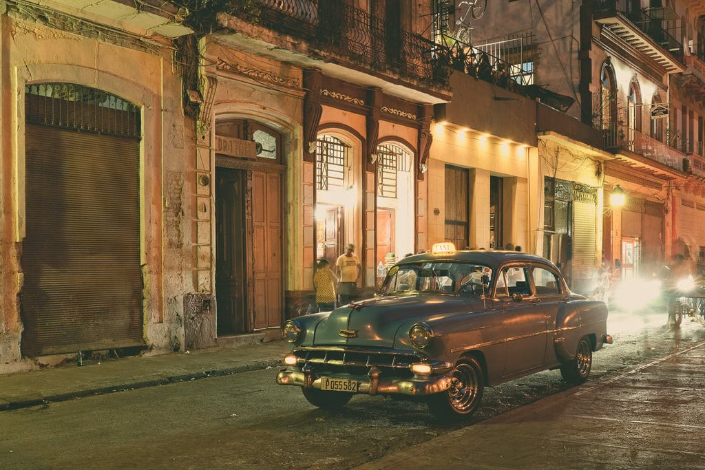 Using f/10 in Havana’s lively streets, the vintage car is in sharp focus while the motion blur in the background captures the bustling energy of the night.