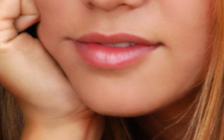 Paint the lips with Captured Bristle